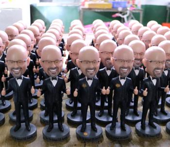 Wholesale Bulk Cusotm Bobbleheads Figurines 20-1000 Same Face Copies Bobbleheads Factory Wholesale For Annual Award