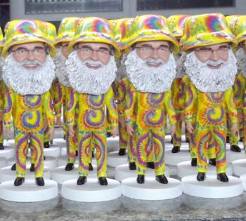 Custom bobbleheads bulk copying, bobblehead factory wholesale, Custom figurines for journalist/doctor/coach/teacher/boss/celebrities, 400-499 copies (Please contact service@probobble.com)