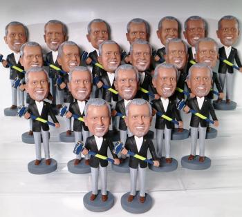 Wholesale Bulk Cusotm Bobbleheads Figurines 20-1000 Same Face Copies Bobbleheads Factory Wholesale For Boss For Annual Award