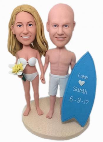 Custom bobbleheads wedding couple walking on the beach